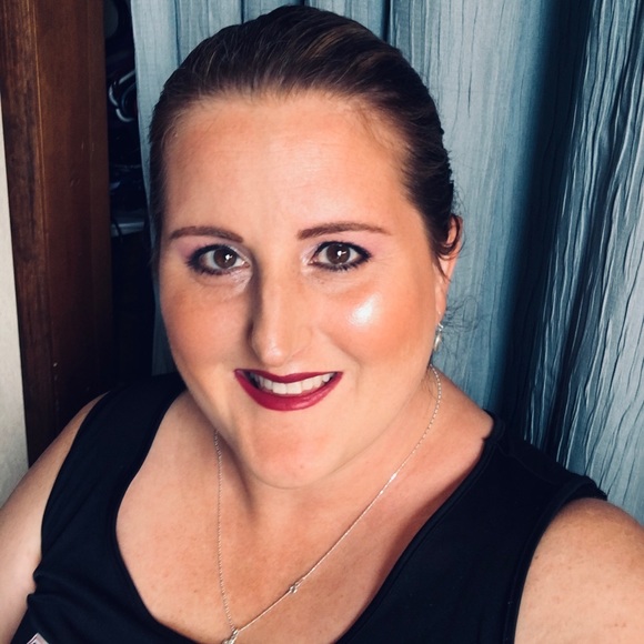 Meet your Posher, Heather - Picture 1 of 1
